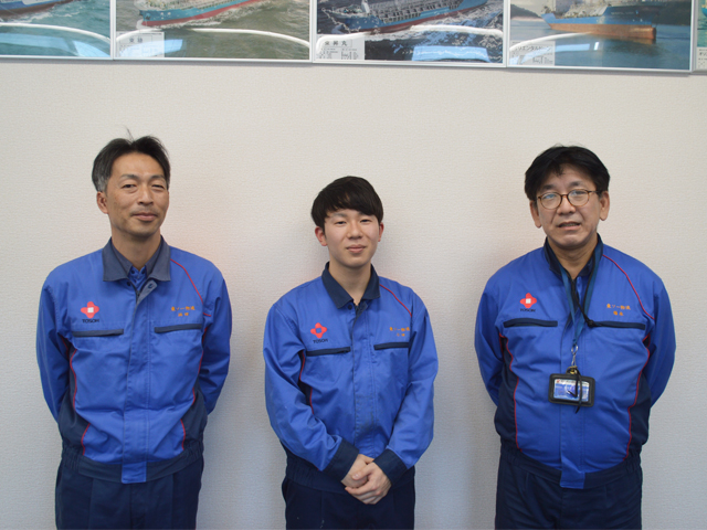 東ソー物流株式会社 （写真左から） 技術・安全本部 技術・設備管理室 車両管理課 課長　浜田様、技術・安全本部 技術・設備管理室 車両管理課　小田様、経営企画本部 経営管理室 総務・購買課 次長 購買担当　福永様